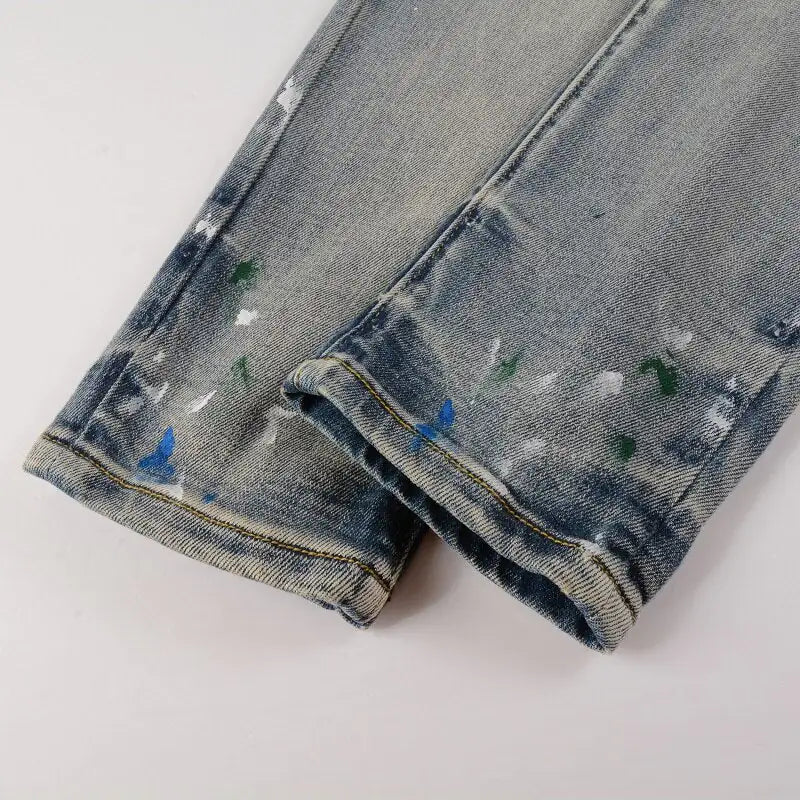 Blau bemalte Jeans