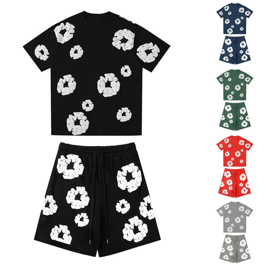 Lässiges, locker sitzendes bedrucktes T-Shirt und Shorts